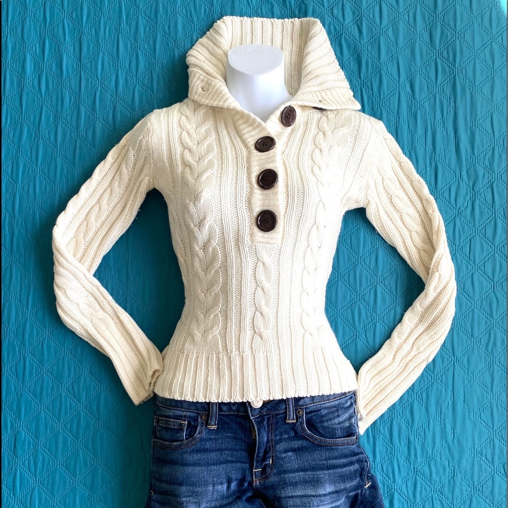 >Small< Long Sleeve Sweater